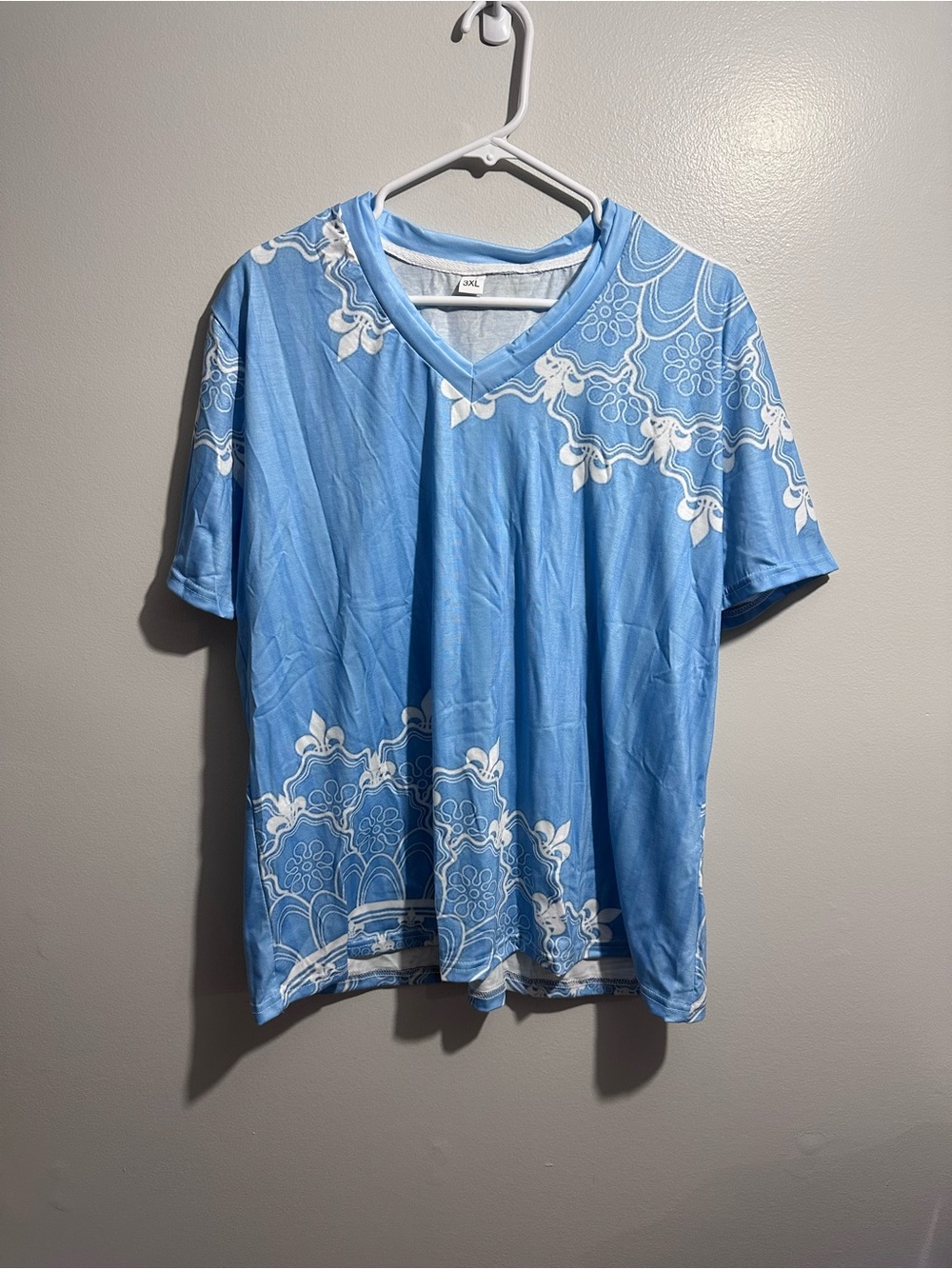 Light Blue Floral V-Neck Short Sleeve Tee Size 3XL (1503)